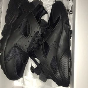 Nike Air Huaraches/ Black